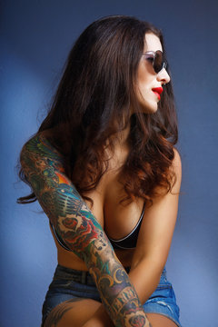 lovely woman with tattoo.,.