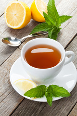Green tea with lemon and mint