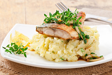 Fried fish with mashed potatoes
