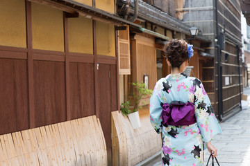 浴衣の女性