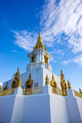 Naklejka premium pagada on blue sky