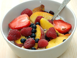 owoce w jogurcie