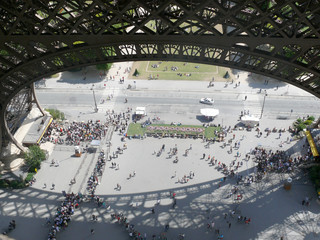 File d'attente sous la tour Eiffel, Paris