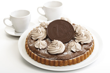 Schokoladenbiskuittorte mit Euromünze