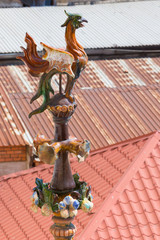 Fototapeta na wymiar rooster on the roof