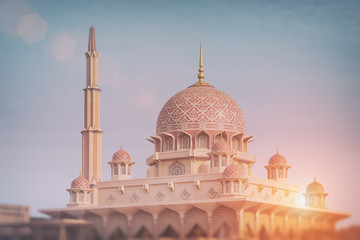 Fototapeta na wymiar Putra Mosque in Putrajaya - Kuala Lumpur, Malaysia