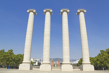 Four white columns, Barcelona