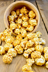 Popcorn caramel on board in wooden bowl