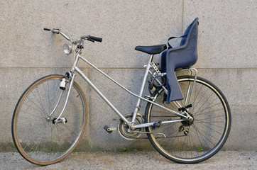 Fototapeta na wymiar bicycle with a baby seat