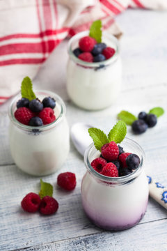 Yogurt con frutos del bosque