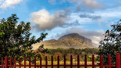 Obraz premium Mountains behind the fence