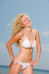 Naklejka premium woman in bikini on sea background