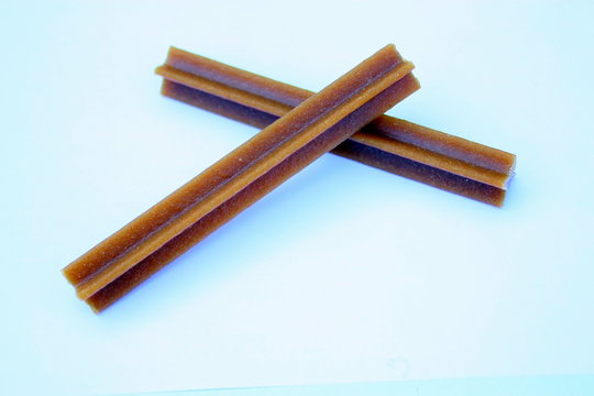 biscuits isol&eacute; pour chien