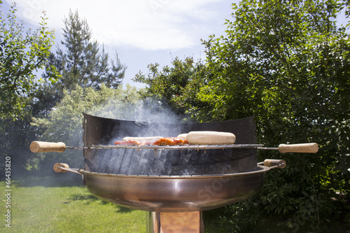 garten grill, grill mit fleisch im garten" stock photo and royalty-free images on, Design ideen