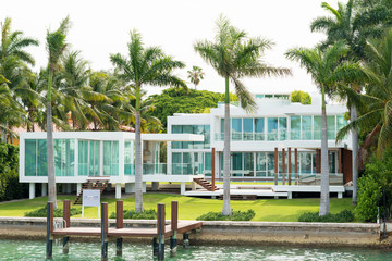 Luxurious mansion on Star Island in Miami - 66437833