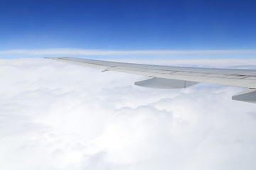 Fototapeta na wymiar airplane wing above sky