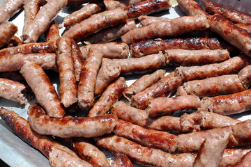 saucisses et merguez au barbecue