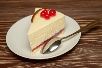 cheesecake with red currants