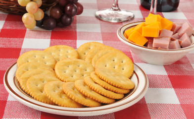 Crackers with ham and cheese
