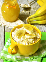 Oatmeal porridge with banana and honey.