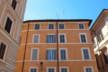 Fototapeta premium Façade ocre, ciel bleu