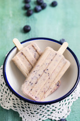 Blaubeereis, Eis am Stiel, Blaubeeren, Obst, Obsteis