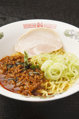 汁なし担々麺