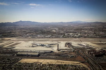 Poster Flughafen und Startbahn von oben, Las Vegas, USA © seventysix