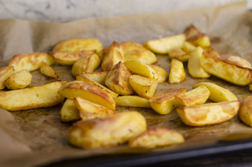 Gebackene Kartoffelecken