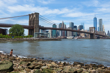  Lower Manhattan and Brooklyn bridge in New York - USA © Samuel B.