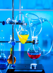 Installation for a chemistry experiment 