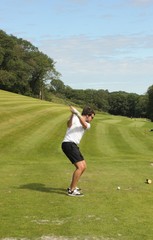 A golfer ready to hit the golfball down the fairway