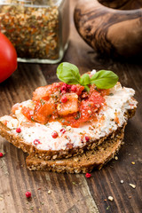 Ziegenkäse auf Brot