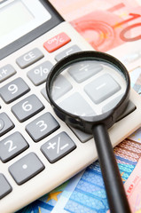 Calculator and magnifier for euro banknotes.