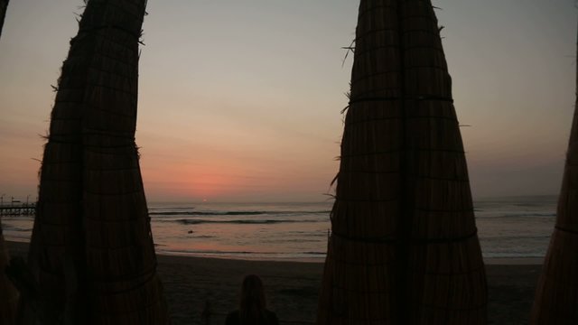 Fischerboote (Trujillo, Peru) caballito de totora