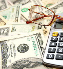 Fototapeta premium Glasses and the calculator on dollars.
