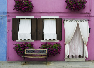 Fototapeta na wymiar Bright pink color house in Venice