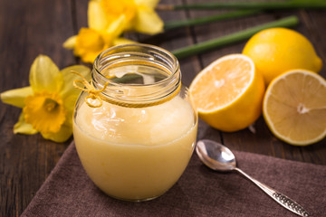 Jar of lemon curd and flowers