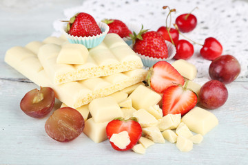 White chocolate bar with fresh berries,