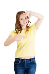Fototapeta premium Woman is showing frame by hands.