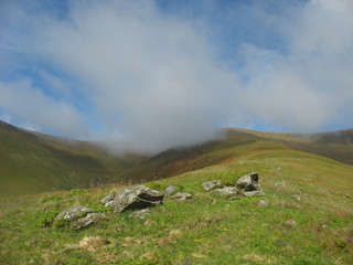 Туман стелется в горах