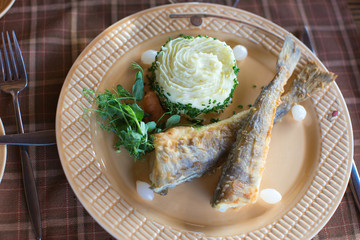 Fried icefish and mashed potatoes