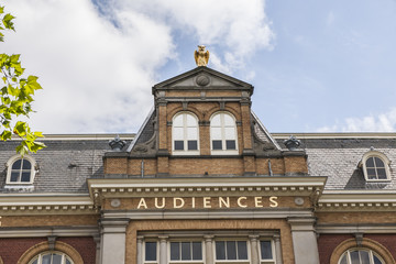 Fototapeta na wymiar Gebäude einer TV-Produktionsstelle in Amsterdam, Niederlande