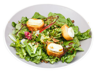 green salad with goat cheese and toasted bread