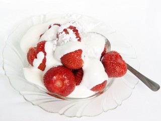 strawberries with sugar and cream