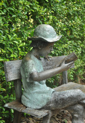 Fototapeta na wymiar A bronze boy in the garden