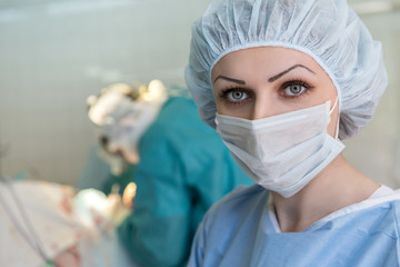 the nurse in the mask in the operating room