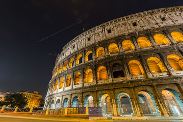 Fototapeta premium Famous colosseum during evening hours