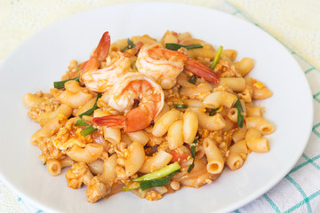 Stir fried  macaroni with shrimp
