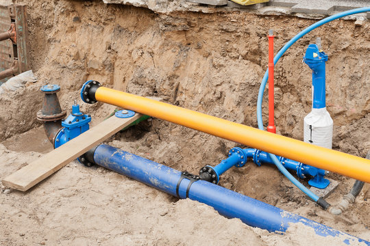 Bauarbeiten - Rohre Gas und Wasser - Flanschanschluss Hydrant